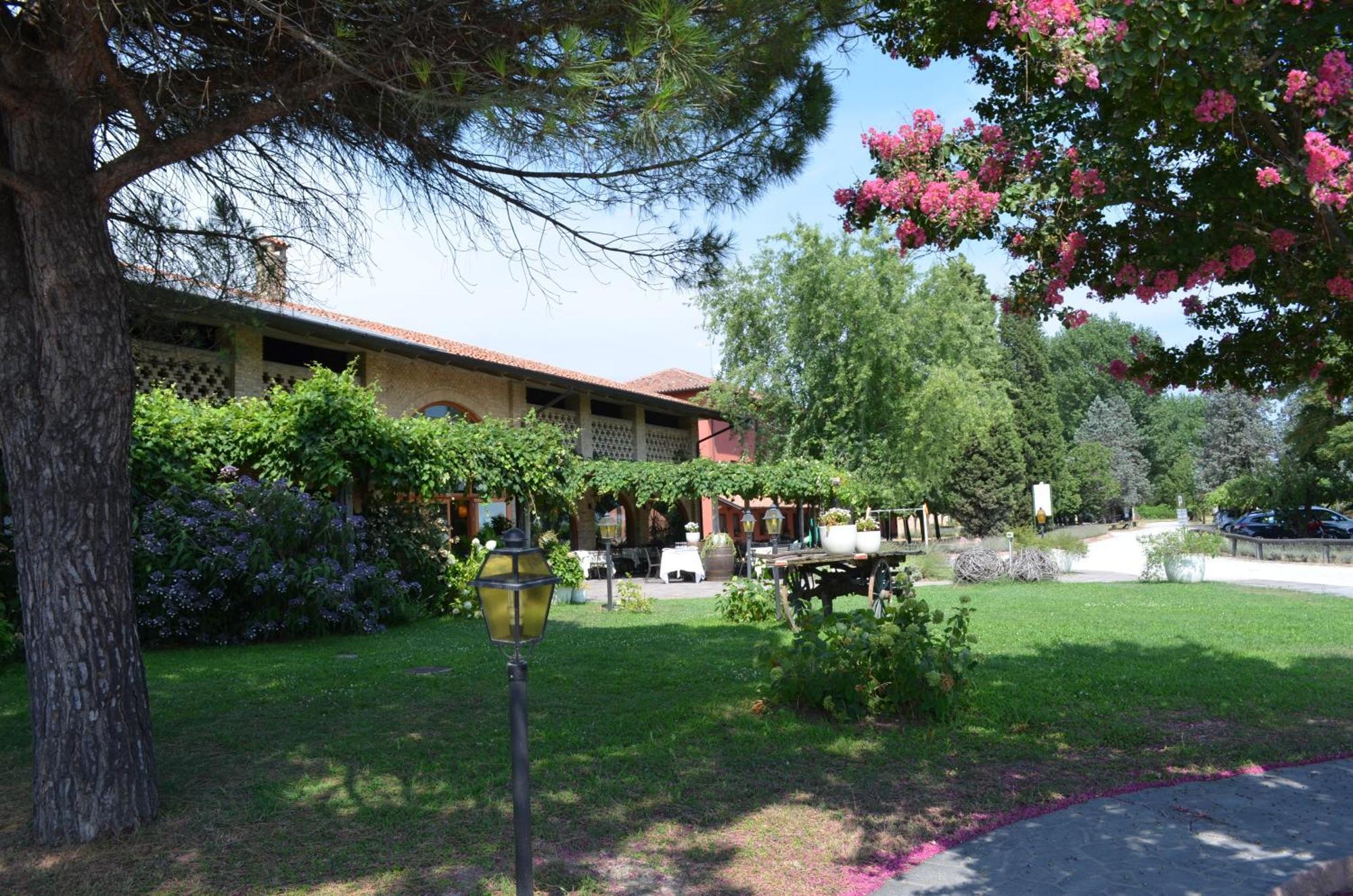Agriturismo Isola Augusta Palazzolo dello Stella Екстериор снимка