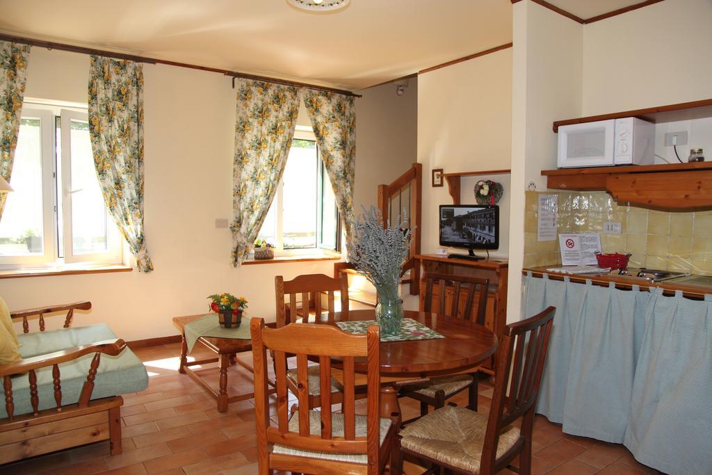 Agriturismo Isola Augusta Palazzolo dello Stella Екстериор снимка